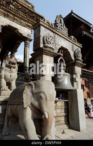 Elefanten-Skulpturen am Durbar Square, Bhaktapur, Nepal Stockfoto