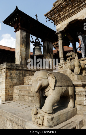 Elefanten-Skulpturen am Durbar Square, Bhaktapur, Nepal Stockfoto