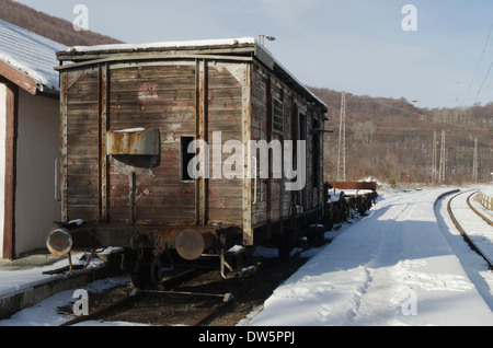 Station und äußere des Güterwagens ein Jahrhundert alten Zug Stockfoto