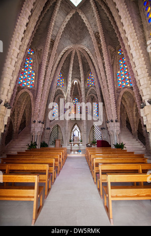 Innenraum des Heiligtums von Montserrat in Montferri, Tarragona, Spanien. Stockfoto