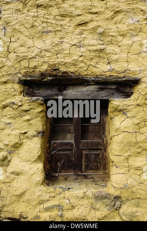 Fingerabdrücke im Putz eines Hauses in der Tsum Valley von Nepal. Stockfoto