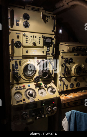 Funkanlagen im Überwachungsraum im russischen u-Boot-B-143 / U-480 Foxtrott Typ 641, Strandpromenade, Zeebrugge, Belgien Stockfoto