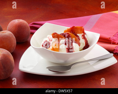 Pfirsich Melba Foster Stockfoto