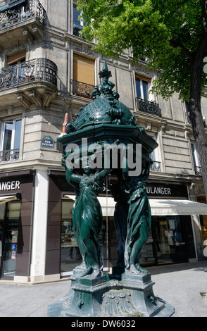 Einen öffentlichen Brunnen in Montmartre, Paris Stockfoto