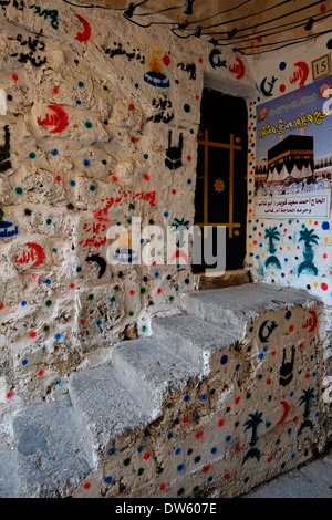 Eingang eines Palästinensischen Haus mit Hajj Malerei, muslimischen Einwohner Hajj Sehenswürdigkeiten während der Pilgerfahrt in Mekka besucht haben. Das muslimische Viertel Altstadt Ost Jerusalem Israel Stockfoto