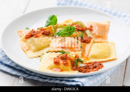 Ravioli-Nudeln mit rote Tomatensauce Stockfoto