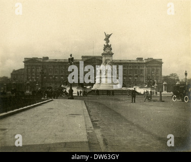 Ca. 1920 Foto des Buckingham Palace, London, England. Stockfoto