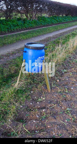 Spiel Vogelfutterhäuschen aus kommerziellen Curry Soße Lauf gemacht. Stockfoto