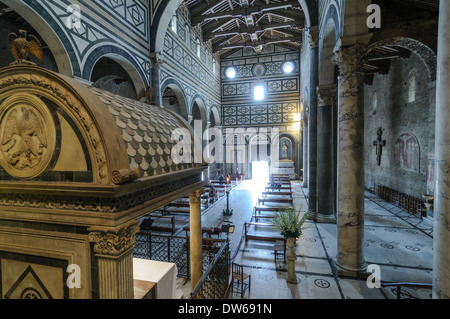 Florenz - Innenansicht der schönen Kirche in Florenz Stockfoto