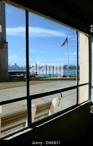 Blick auf San Francisco Skyline der Stadt vom Wächter Büro Justizvollzugsanstalt maximale Sicherheit Gefängnis Alcatraz Gefängnis Stockfoto