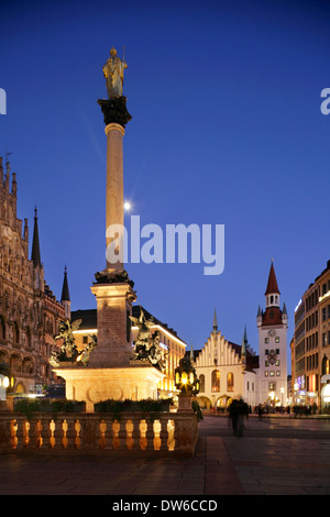 Die Mariensaule oder Marias Spalte (1638), Altes Rathaus bzw. Altes Rathaus, Marienplatz, München, Deutschland. Stockfoto