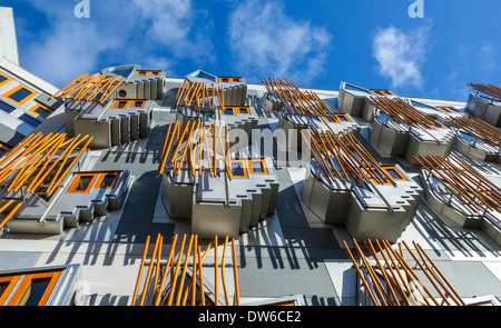 Windows in den MSPs Büros an das schottische Parlament, Holyrood, Edinburgh Stockfoto