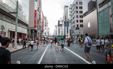 Das Einkaufsviertel Ginza in Tokio, Japan. Stockfoto