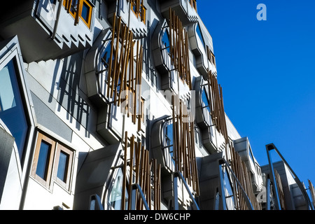 Windows in den MSPs Büros an das schottische Parlament, Holyrood, Edinburgh Stockfoto