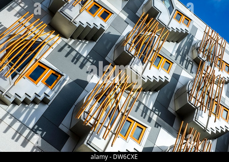 Windows in den MSPs Büros an das schottische Parlament, Holyrood, Edinburgh Stockfoto