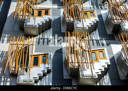 Windows in den MSPs Büros an das schottische Parlament, Holyrood, Edinburgh Stockfoto