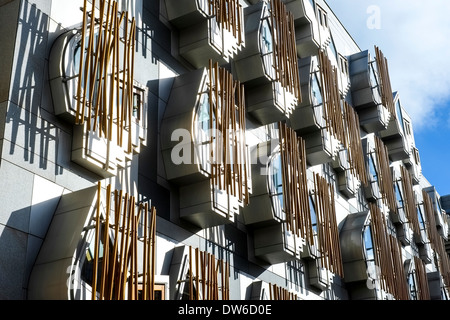 Windows in den MSPs Büros an das schottische Parlament, Holyrood, Edinburgh Stockfoto