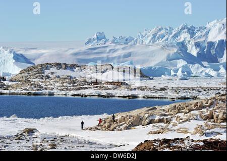 An Bord Xuelong. 27. Februar 2014. Foto aufgenommen am 27. Februar 2014 zeigt den Eisberg in der Nähe von Zhongshan-Antarktis-Station in der Antarktis. © Zhang Jiansong/Xinhua/Alamy Live-Nachrichten Stockfoto