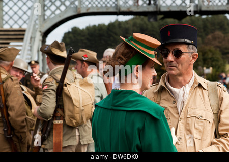 Eine allgemeine Szene eines 1940er Krieg Zeit ländlichen Bahnhof Stockfoto