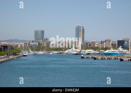 Spanien, Katalonien, Barcelona, Blick über Port Vell im Hafen. Stockfoto