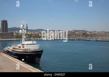 Spanien, Katalonien, Barcelona, Blick über Port De La Pau in den Hafen. Stockfoto