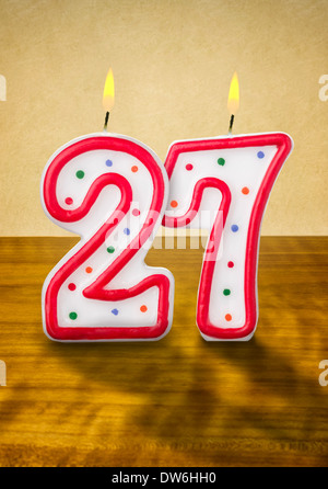 Brennende Geburtstag Kerzen Nr. 27 Stockfoto