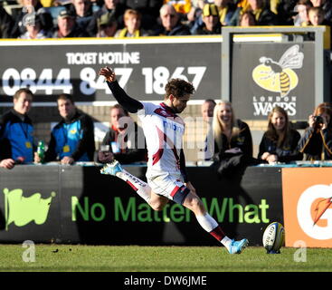 Rugby Union, High Wycombe, England. 1. März 2014. . Tritte eine Konvertierung während der Aviva Premiership Spiel zwischen London Wasps und Sale Sharks im Adams Park am 1. März 2013 in High Wycombe, England. Stockfoto