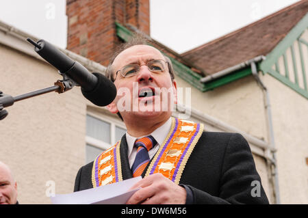 Belfast, Nordirland. 1. März 2014 - Rev Alistair Smith, Stellvertretender Großmeister der Oranier-Orden, befasst sich mit die Masse Credit: Stephen Barnes/Alamy Live News Stockfoto