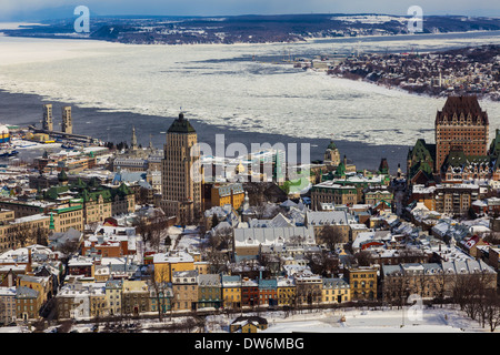 Überblick über die Altstadt von Quebec City und Eis auf dem St. Lawrence River Stockfoto