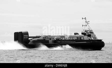 Insel-Express (Freja Viking) Hovercraft AP1-88/100 s GH-2132-Kreuzung zur Isle Of Wight Stockfoto