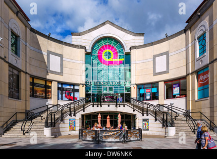 Eingang zum Queen es Arcade Shopping Centre von Arbeiten Street, Cardiff, South Glamorgan, Wales, UK Stockfoto