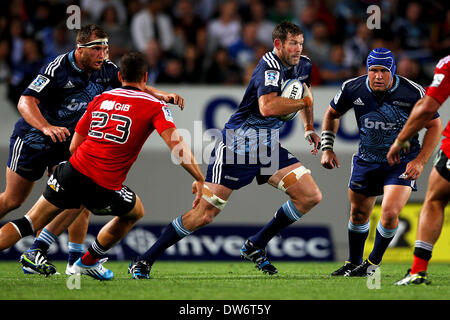 Auckland, Neuseeland. 28. Februar 2014. Tom Donnelly des Blues in Aktion. Super Rugby-Rugby-Union-match, Blues gegen Kreuzfahrer im Eden Park, Auckland, Neuseeland. Freitag, 28. Februar 2014. Bildnachweis: Aktion Plus Sport/Alamy Live-Nachrichten Stockfoto