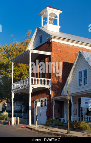 Die alten Ziegel Feuerwache #2 auf der Broad Street im Zentrum von Nevada City. Stockfoto