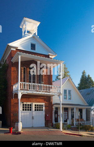 Die alten Ziegel Feuerwache #2 auf der Broad Street im Zentrum von Nevada City. Stockfoto