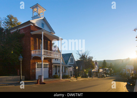 Die alten Ziegel Feuerwache #2 auf der Broad Street im Zentrum von Nevada City. Stockfoto