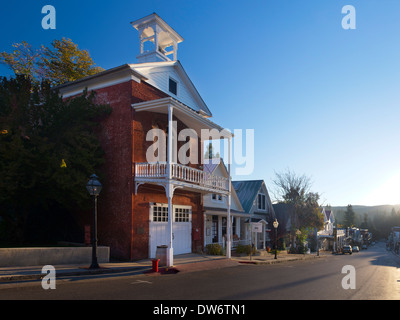 Die alten Ziegel Feuerwache #2 auf der Broad Street im Zentrum von Nevada City. Stockfoto