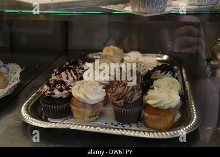 Cupcakes anzeigen in Manducatis Rustica Restaurant in lic Queens Stockfoto