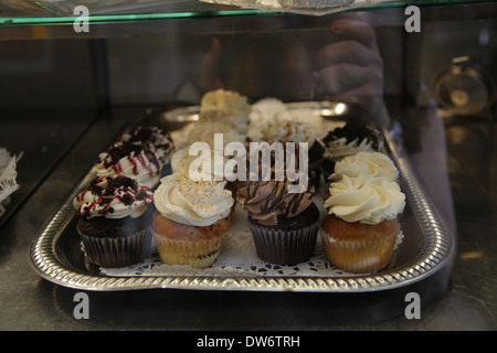 Cupcakes anzeigen in Manducatis Rustica Restaurant in lic Queens Stockfoto