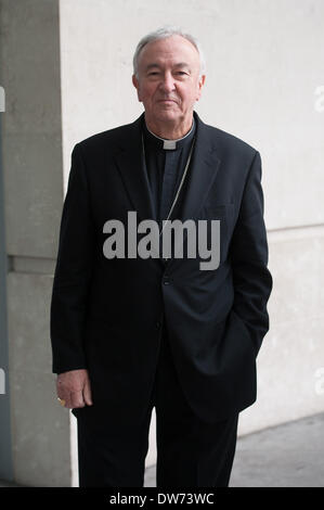 London, UK. 2. März 2014. Kardinal Vincent Nichols kommt im BBC Television Centre vor Teilnahme an Andrew Marr Show am Sonntag, 2. März 2014. Bildnachweis: Heloise/Alamy Live-Nachrichten Stockfoto