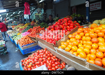 Obst und Gemüse auf dem Display an der Carmel Markt Tel Aviv, Israel Stockfoto