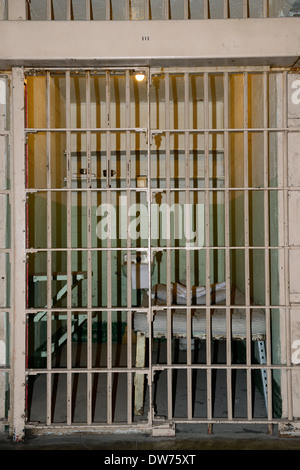 im inneren Gefängnis maximale Sicherheit Gefängnis Alcatraz Island bars Justizvollzugsanstalt Metall Eisen Tourismus San Francisco innen Gefangener Zellen Stockfoto