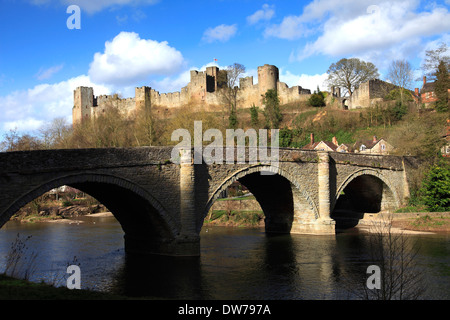 Fluß Teme, Dinham Brücke und Ludlow Castle, Ludlow Stadt, Grafschaft Shropshire, England, UK Stockfoto