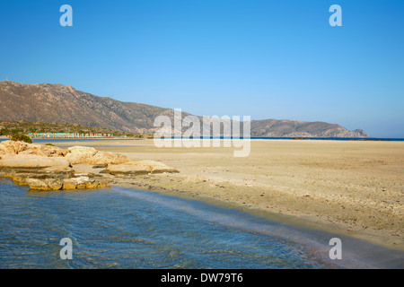 Sanfte Wellen schwappen Elafonissos Strand an der Südwest-Küste von Kreta, Griechenland, Stockfoto