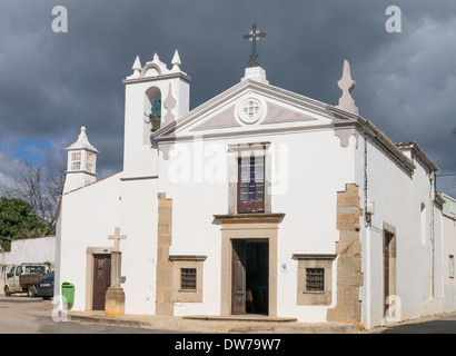 Weiß lackiertes katholische Kirche in Estói, Algarve, Portugal, Europa Stockfoto