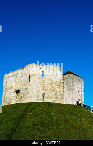Klasse 1 aufgeführten Cliffords Turm Bergfried der ehemaligen York Castle North Yorkshire England Europa Stockfoto