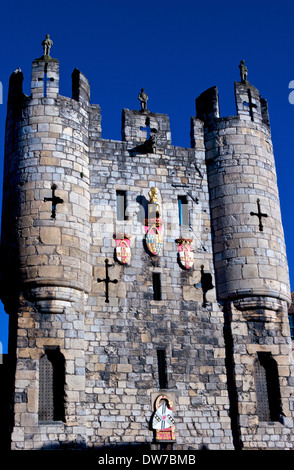 Wappen auf Grade 1 aufgeführten antiken mittelalterlichen Torhaus Mickelgate Bar York North Yorkshire England Europa Stockfoto