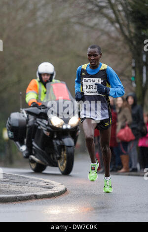 Kenianischer Leichtathlet Nicholas Kirui in Aktion während der 2014-Bad-Halbmarathon. Er gewann in einer Zeit von 01:03:13. Stockfoto