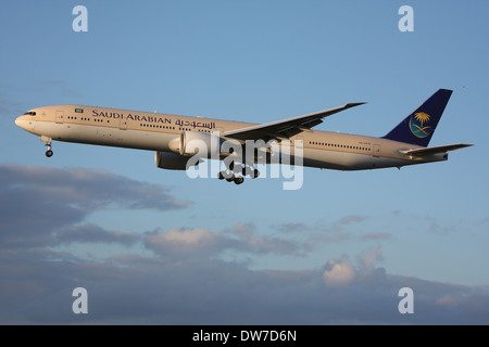 SAUDI-ARABISCHER BOEING 777 300 SAUDIA Stockfoto