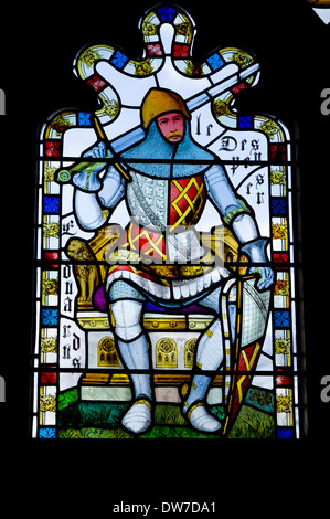 Glasfenster von viktorianischen Architekten William Burges entwickelt anhand von Präraffaeliten Zeichnungen, Cardiff Castle, Wales. Stockfoto