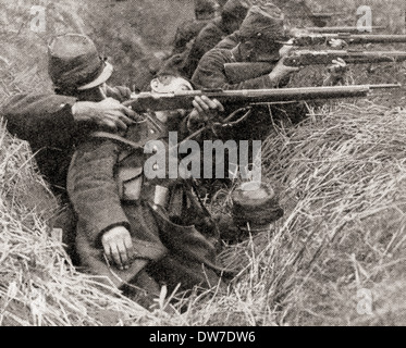 Französische Soldaten in den Schützengräben während des ersten Weltkriegs. Aus dem Krieg illustrierte Album Deluxe veröffentlicht 1915. Stockfoto